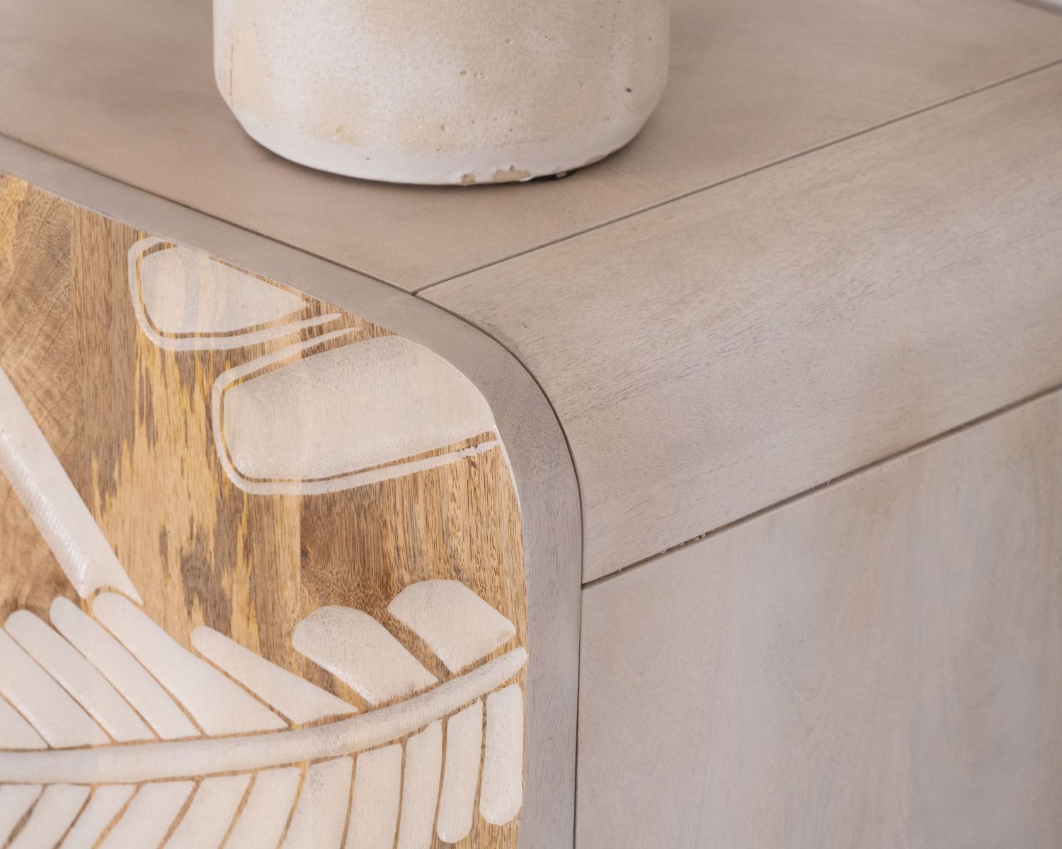 Credenza in legno di mango con decorazione a foglie di palma "Pop Vintage" e gambe in metallo dorato