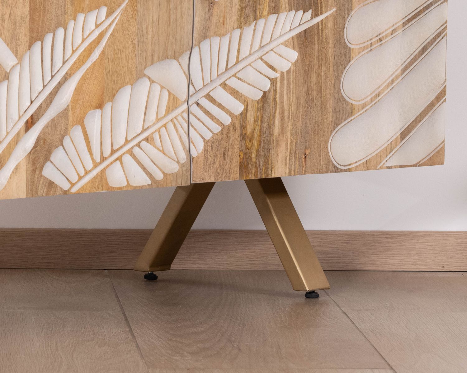Credenza in legno di mango con decorazione a foglie di palma "Pop Vintage" e gambe in metallo dorato