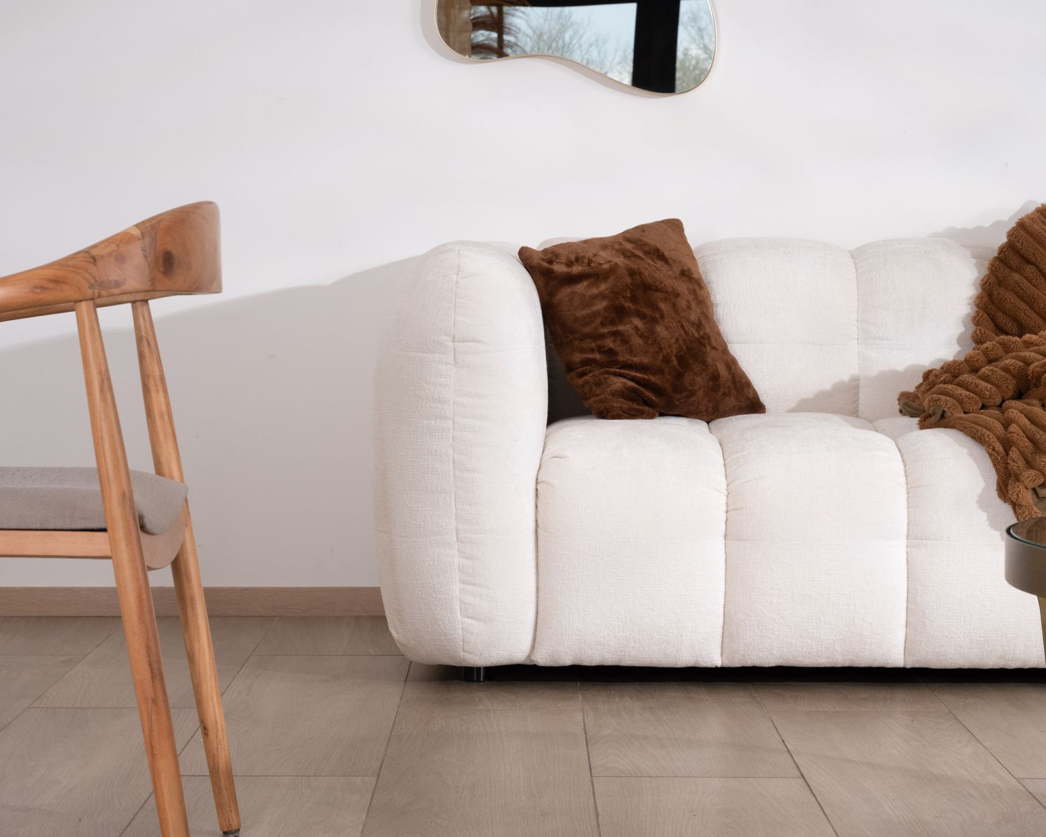 Divano cocooning "Milow" a 3 posti in tessuto bouclette bianco con impuntura