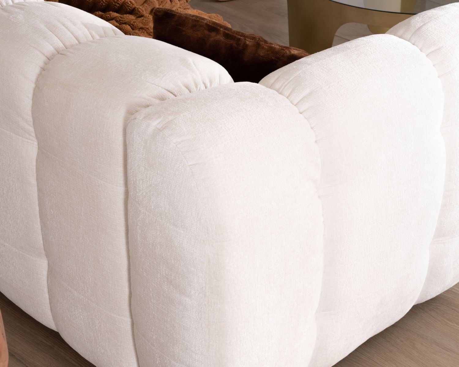 Divano cocooning "Milow" a 3 posti in tessuto bouclette bianco con impuntura