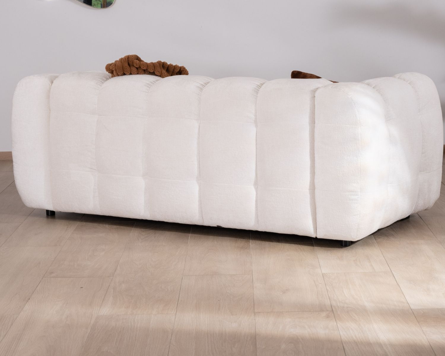 Divano cocooning "Milow" a 3 posti in tessuto bouclette bianco con impuntura