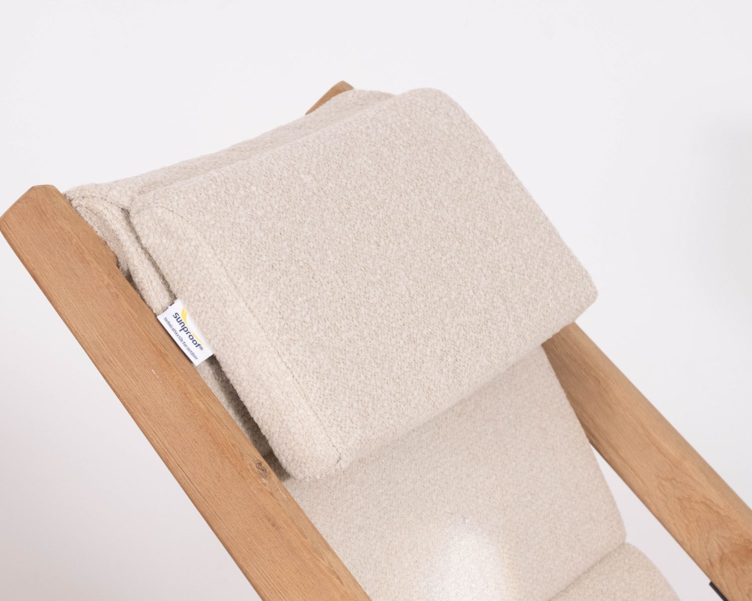 Poltrona chilena imbottita in tessuto bouclé ecru e teak massiccio "Alizé" per interni/esterni