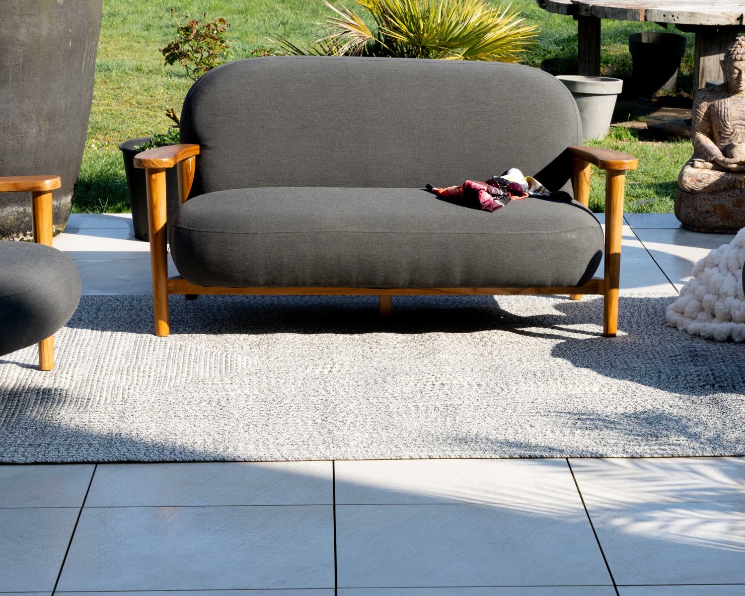 Set di divano e poltrona da giardino in tessuto grigio scuro "Aristochair