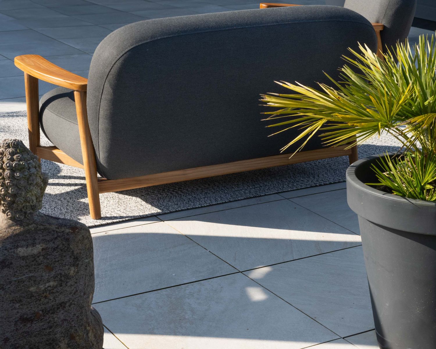 Set di divano e poltrona da giardino in tessuto grigio scuro "Aristochair