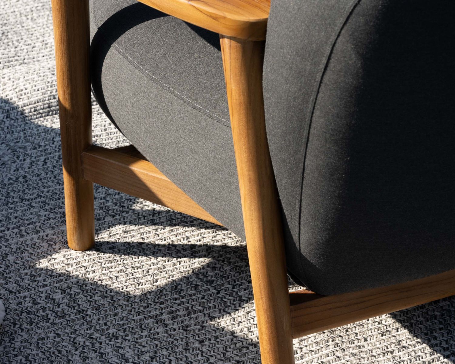 Set di divano e poltrona da giardino in tessuto grigio scuro "Aristochair