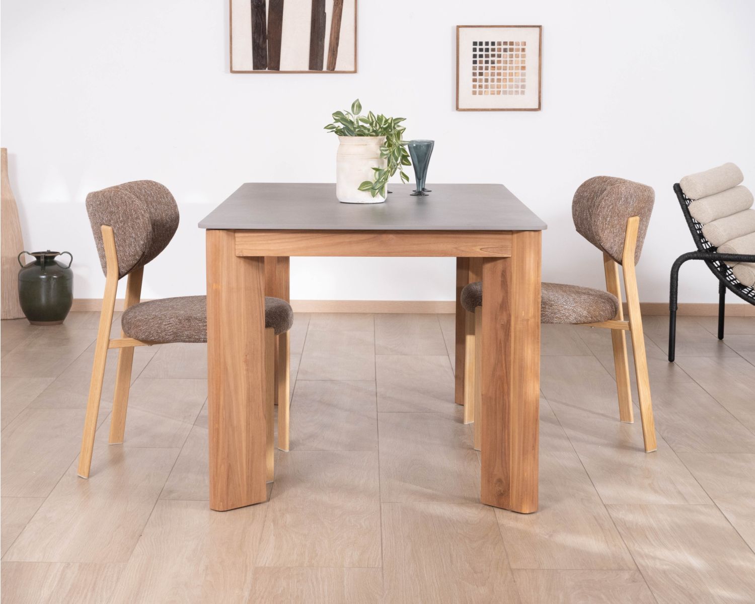 Tavolo da pranzo da 200 cm con piano in ceramica grigia effetto cemento "Merik" in teak massiccio