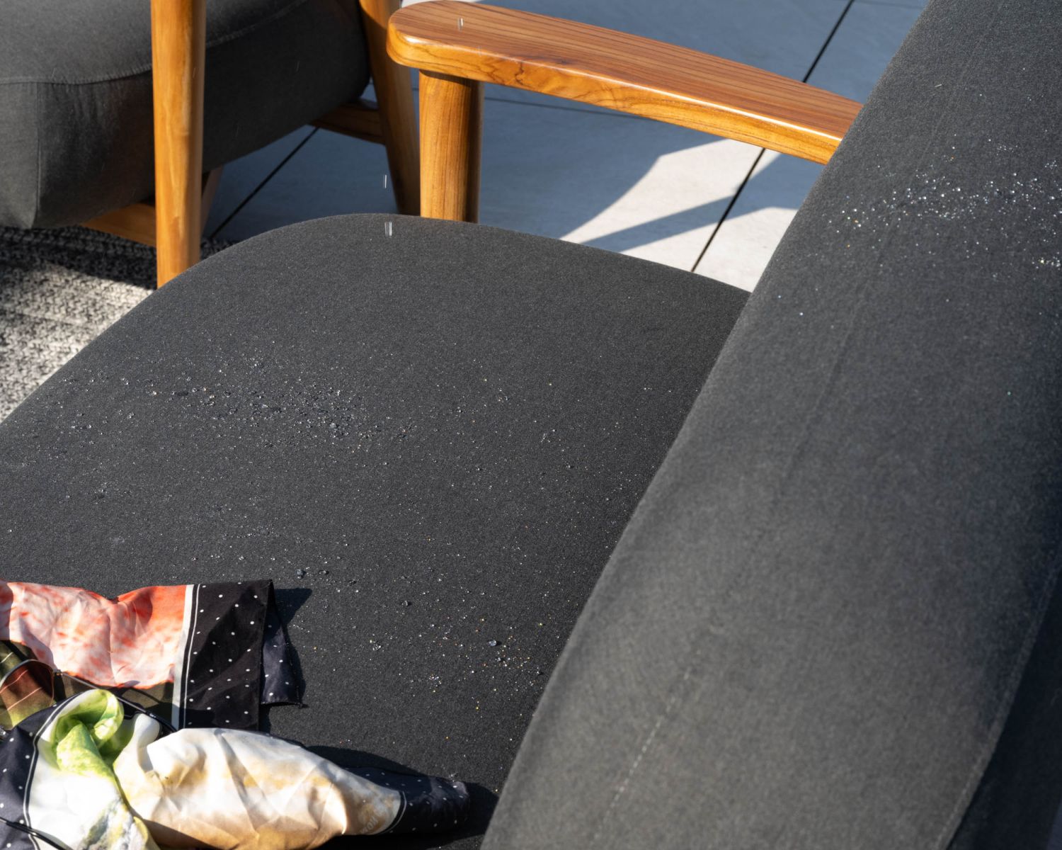 Set di divano e poltrona da giardino in tessuto grigio scuro "Aristochair