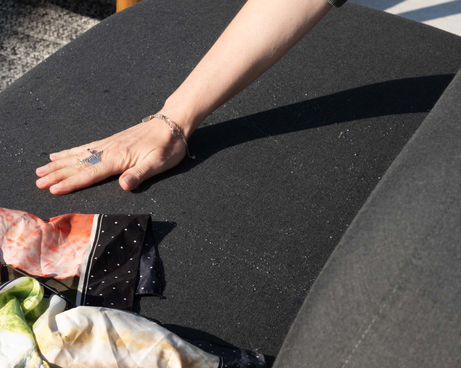 Set di divano e poltrona da giardino in tessuto grigio scuro "Aristochair