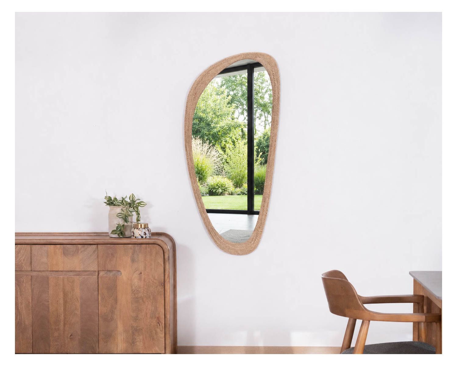 Specchio di forma organica "Solira" con cornice in corda alto 130 cm