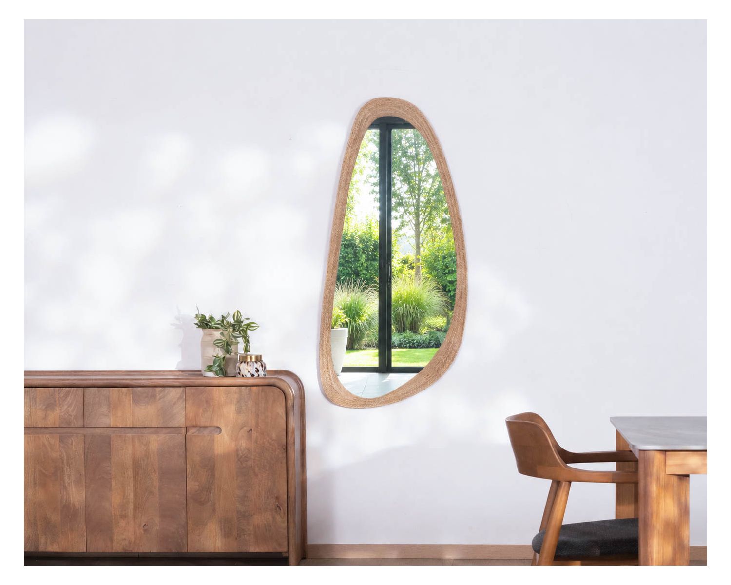 Specchio di forma organica "Solira" con cornice in corda alto 130 cm