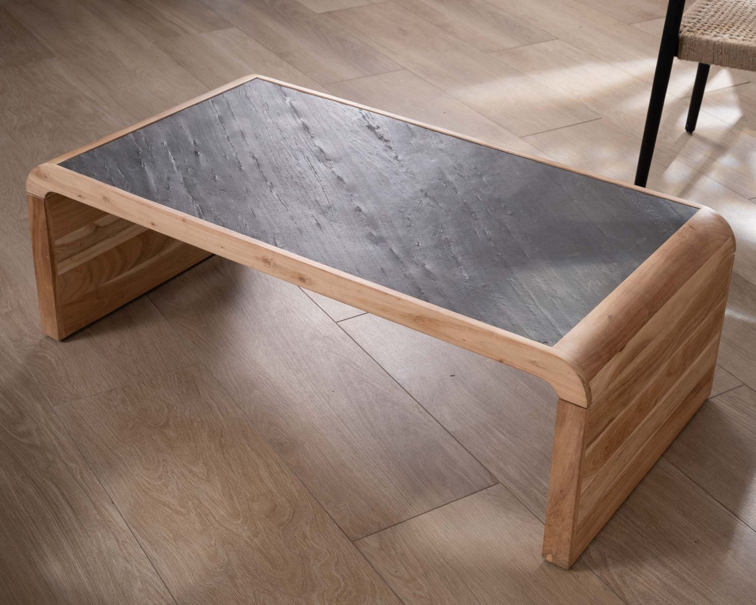 Tavolino dal design retrò "Pikto" con piano impiallacciato in pietra