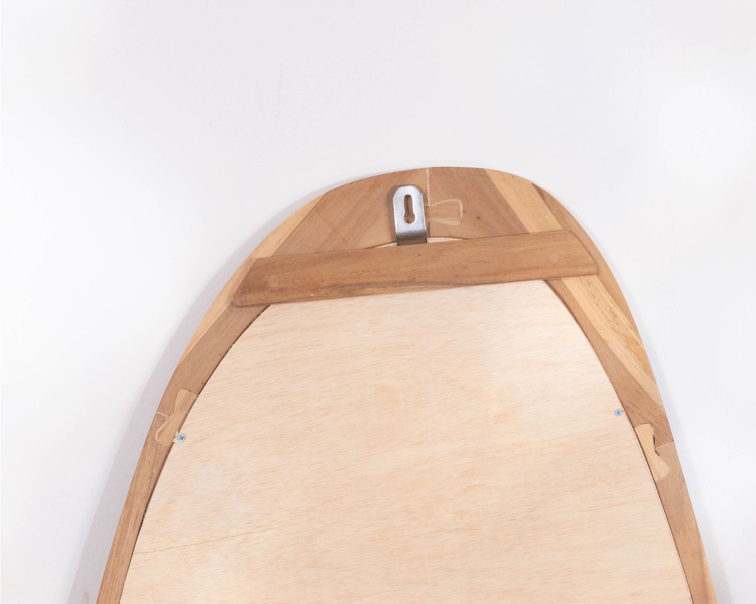 Specchio di forma organica "Solira" con cornice in legno alta 130 cm
