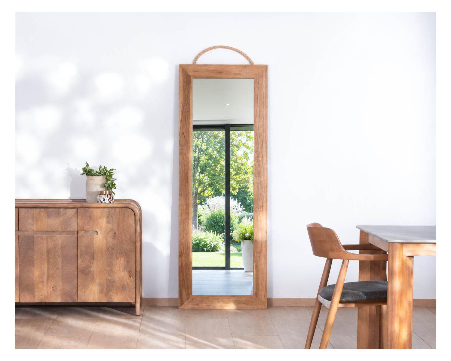 Grande specchio da appoggio da 180 cm in teak "Solira", stile naturale