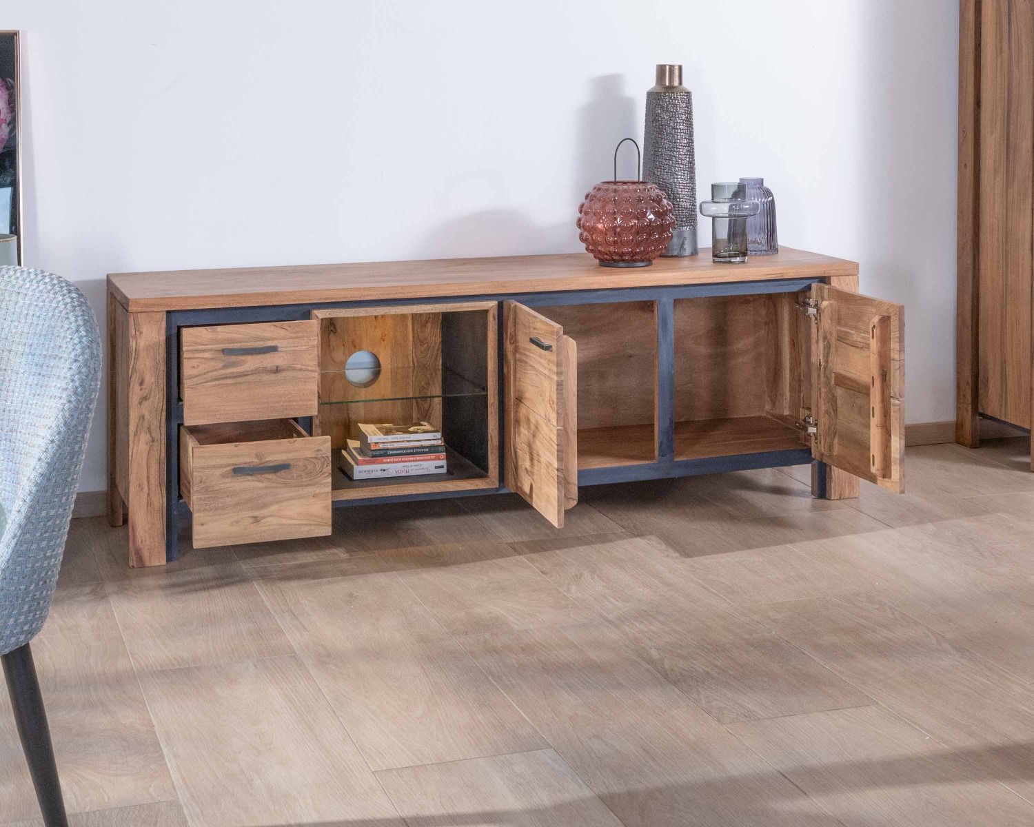 Porta TV in acacia massiccia da 180 cm con nicchia di illuminazione a LED e ripiano in vetro "Fantaisie"