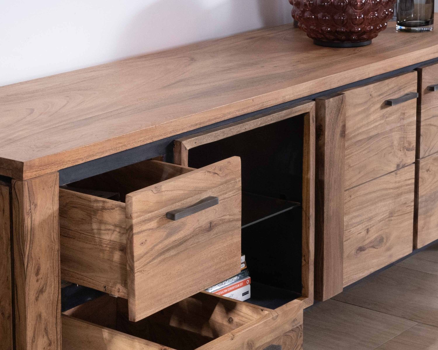 Porta TV in acacia massiccia da 180 cm con nicchia di illuminazione a LED e ripiano in vetro "Fantaisie"