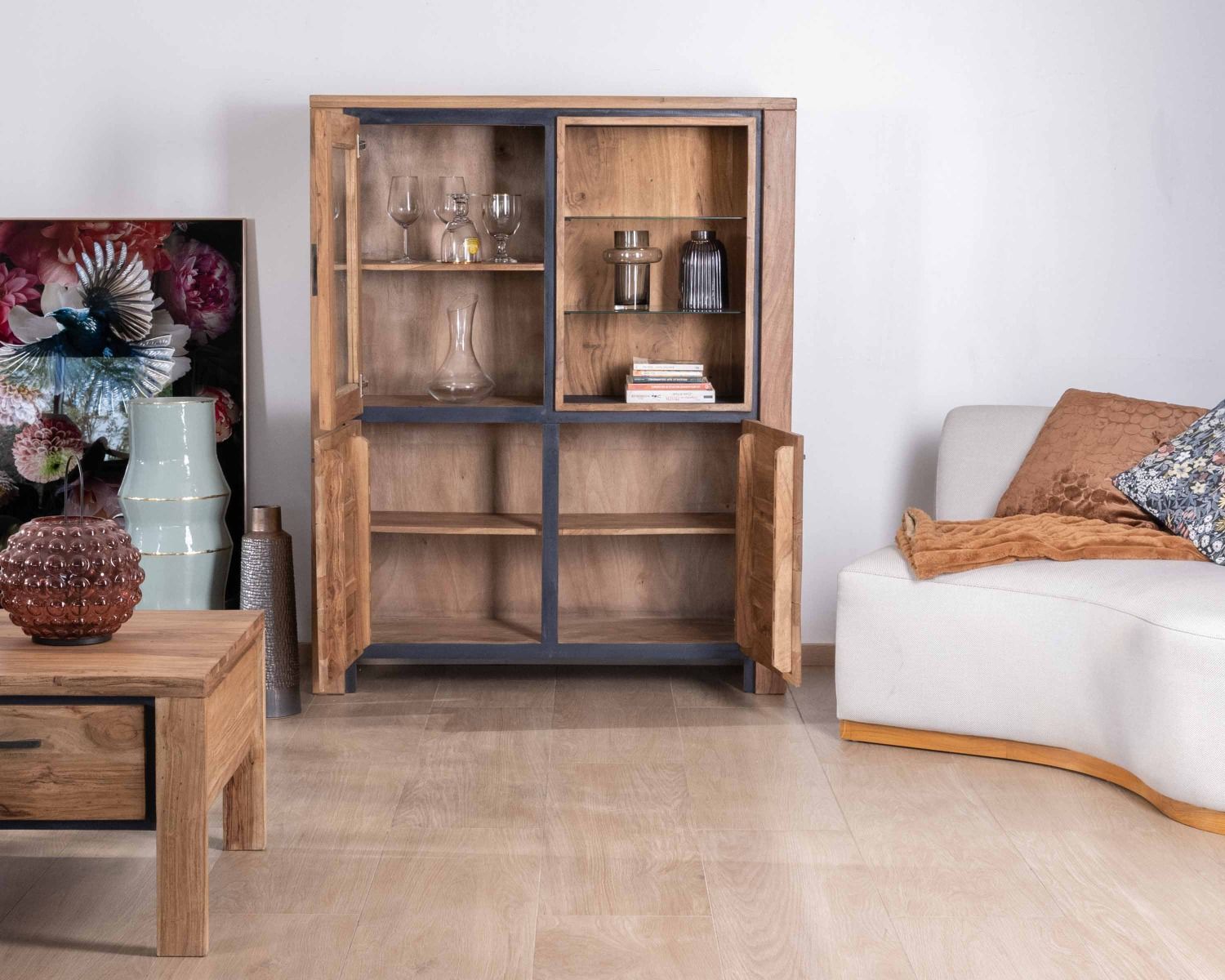 Mobile contemporaneo in acacia massiccia a rilievo nero con 3 ante e nicchia con ripiani in vetro "Fantaisie"