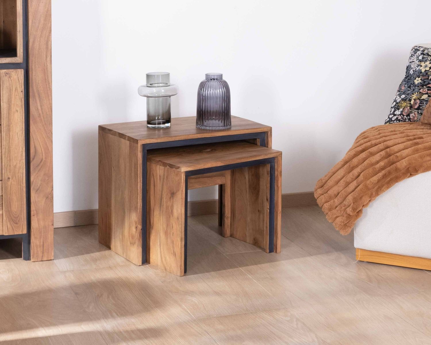 Coppia di tavolini nidificanti "Fantaisie" in acacia naturale e nera