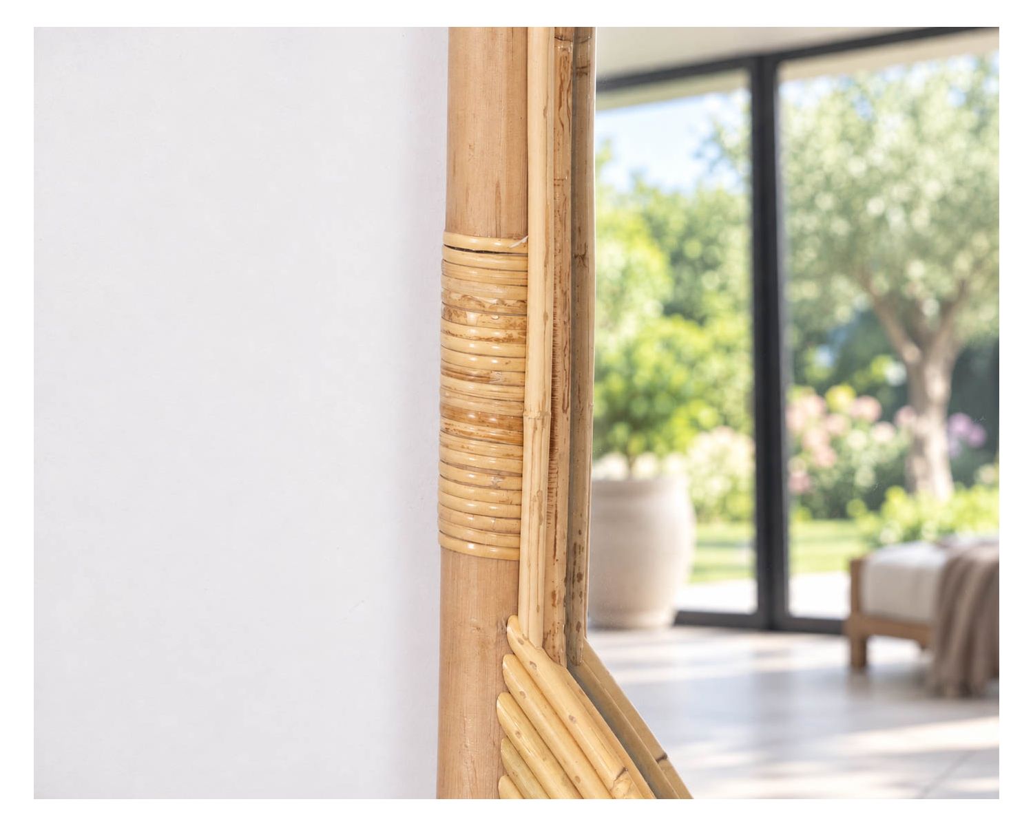 Grande specchio 180x70 cm con cornice in rattan “Solira”, motivo e design organico