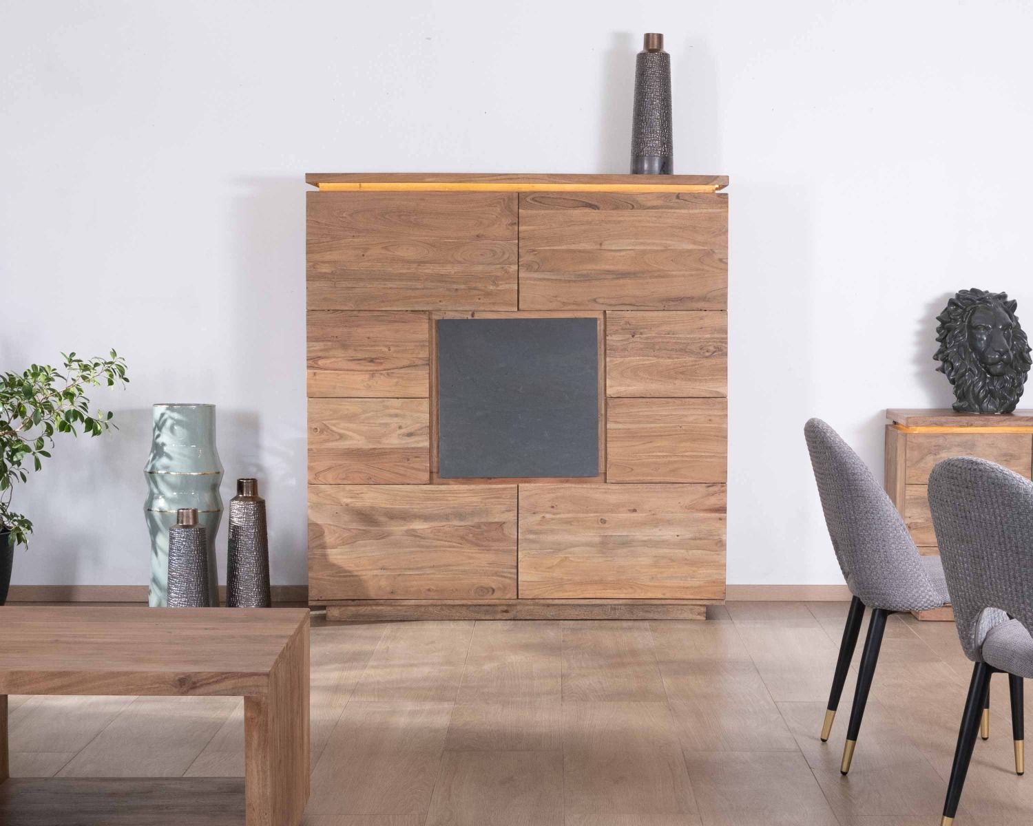 Credenza con illuminazione a LED in acacia massiccia e impiallacciatura in pietra "Paguera"