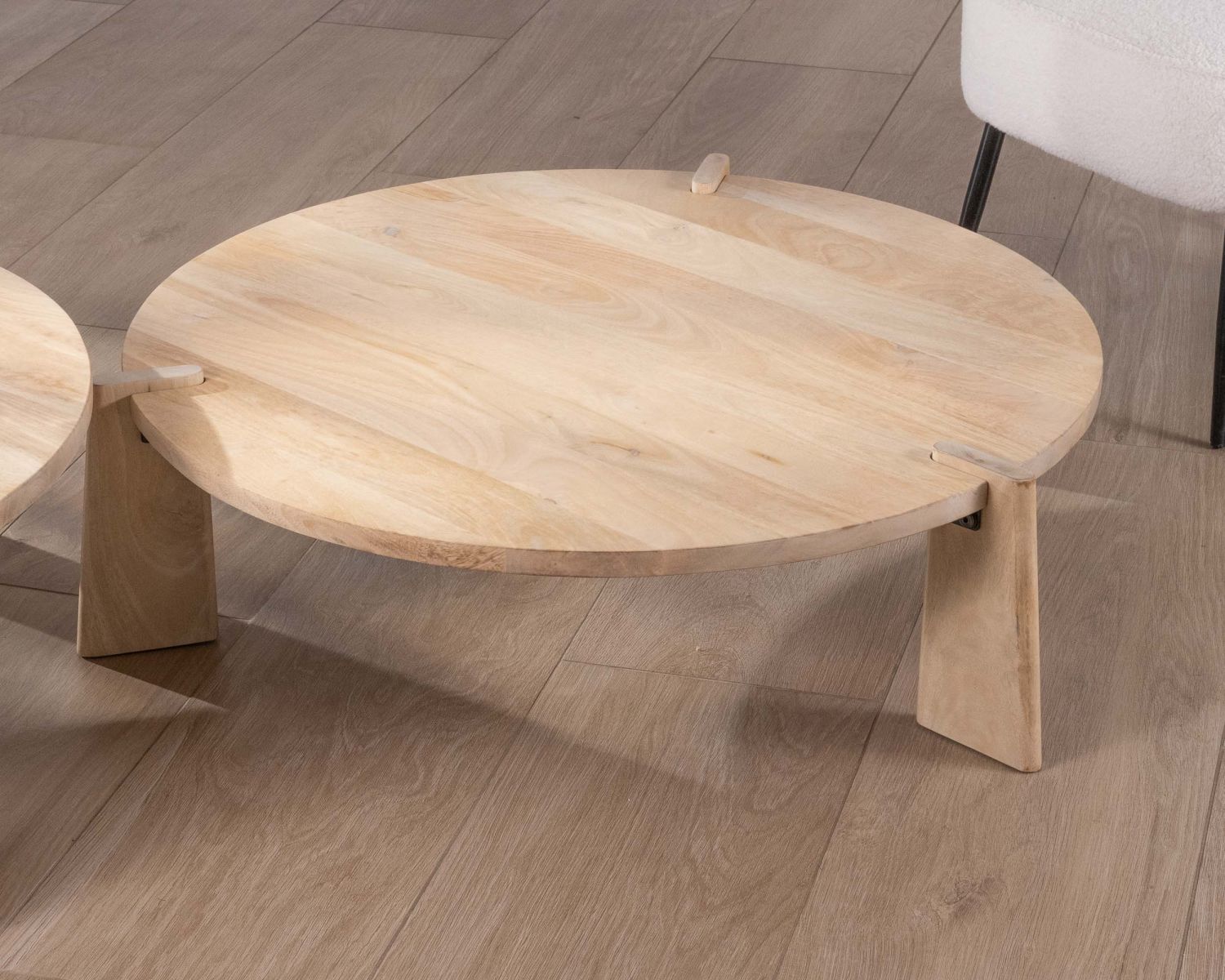 Duo di tavolini rotondi in legno di mango naturale "Loopie