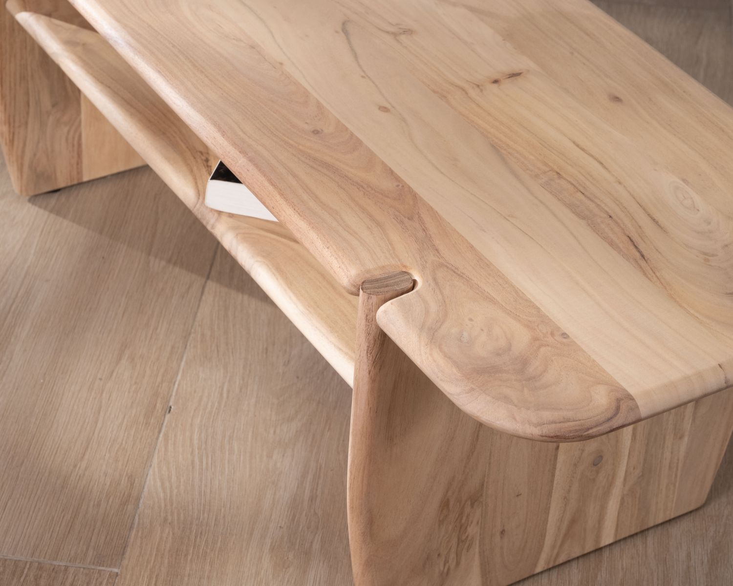 Tavolino di design in pura acacia "Trudy" 120 cm con nicchia