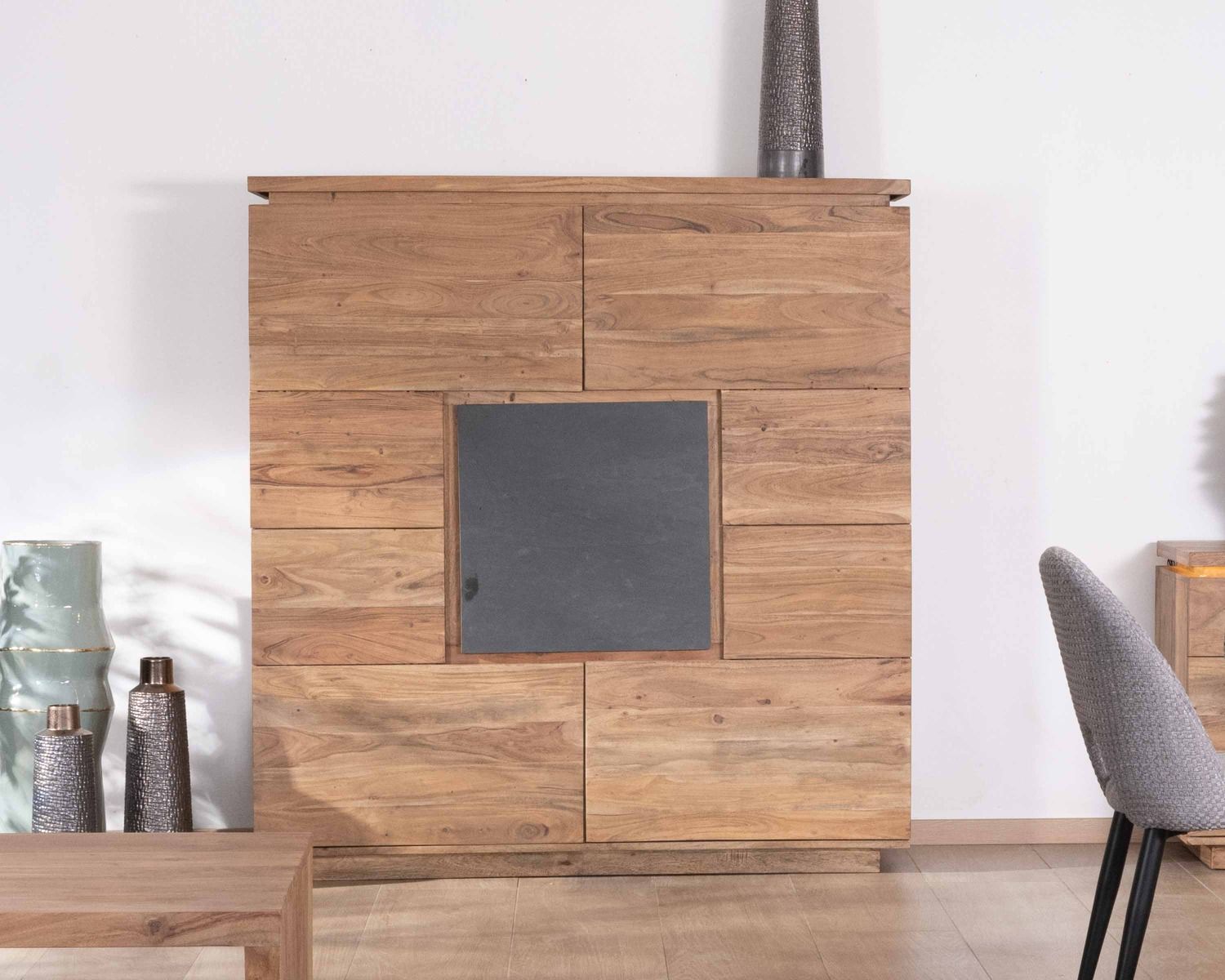 Credenza con illuminazione a LED in acacia massiccia e impiallacciatura in pietra "Paguera"