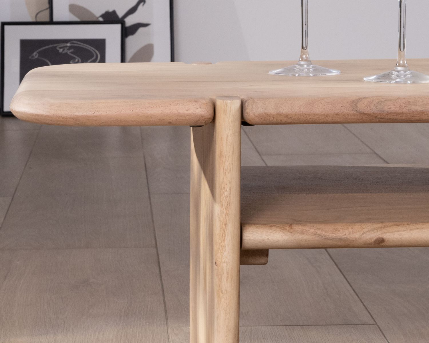 Tavolino di design in pura acacia "Trudy" 120 cm con nicchia