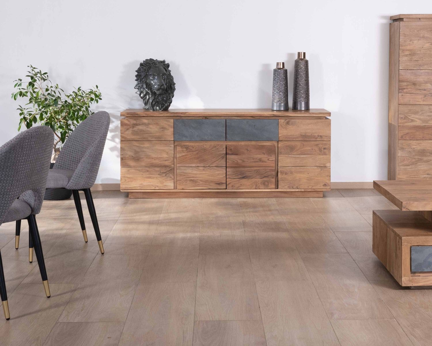 Credenza contemporanea "Paguera" in acacia da 175 cm con striscia LED e cassetti impiallacciati in pietra