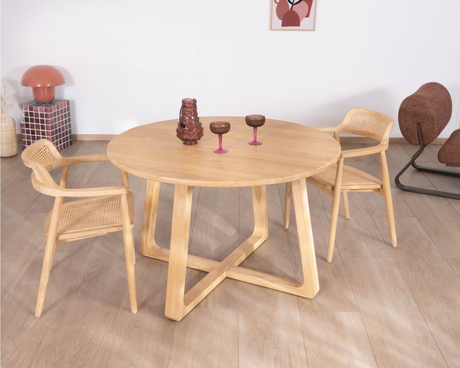 Tavolo da pranzo rotondo da 120 cm con gambe trapezoidali in legno sbiancato "Calypso"