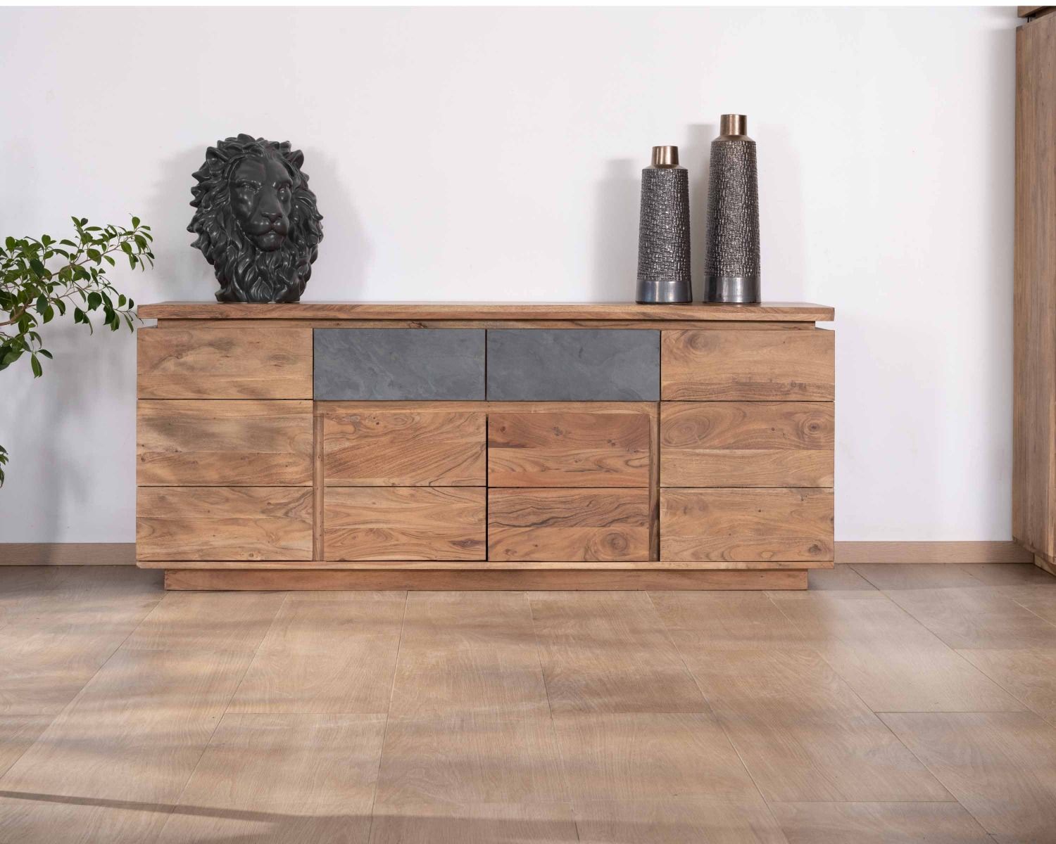 Credenza contemporanea "Paguera" in acacia da 175 cm con striscia LED e cassetti impiallacciati in pietra