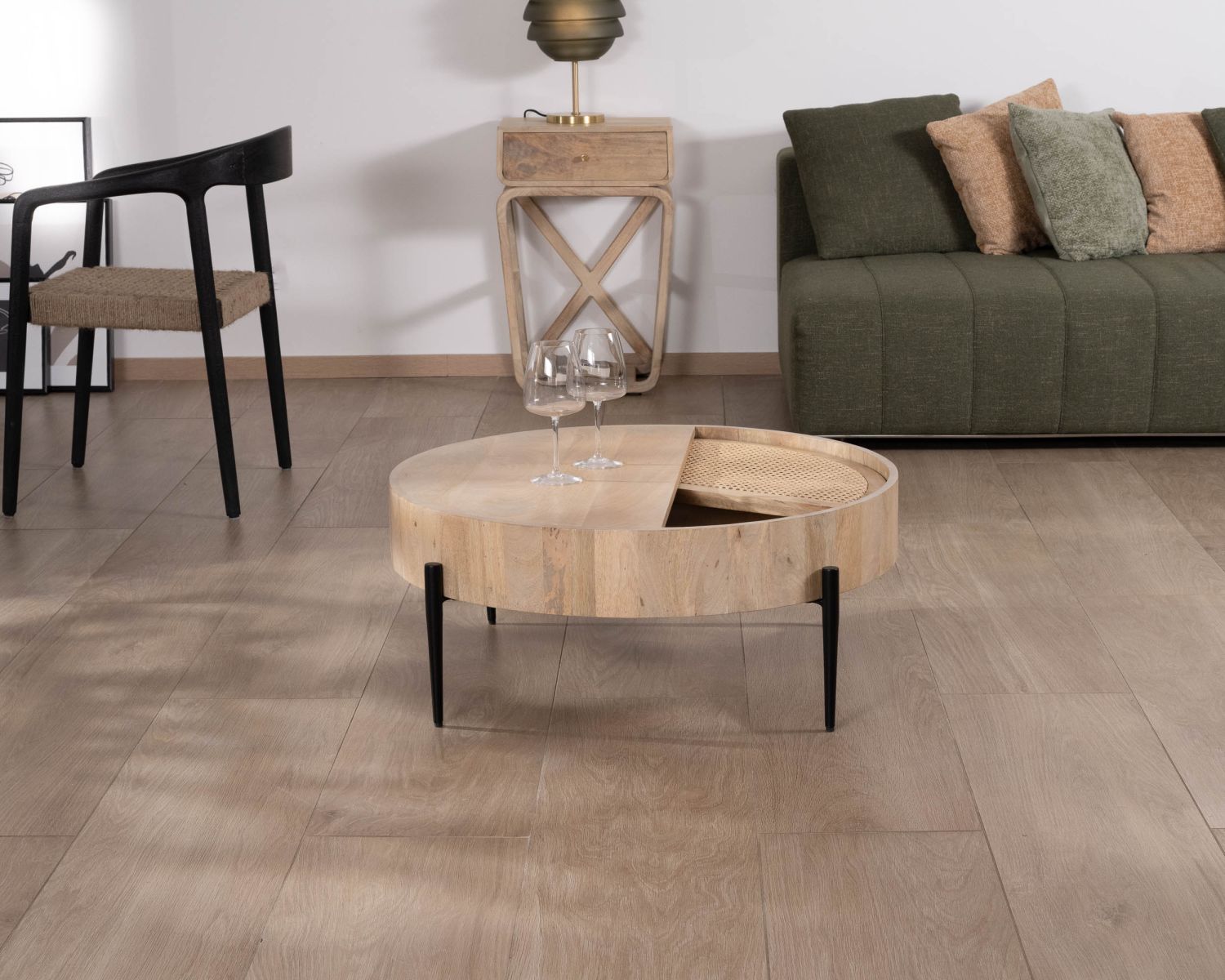 Tavolino rotondo "Loopie" con piano girevole in midollino, diametro 80 cm