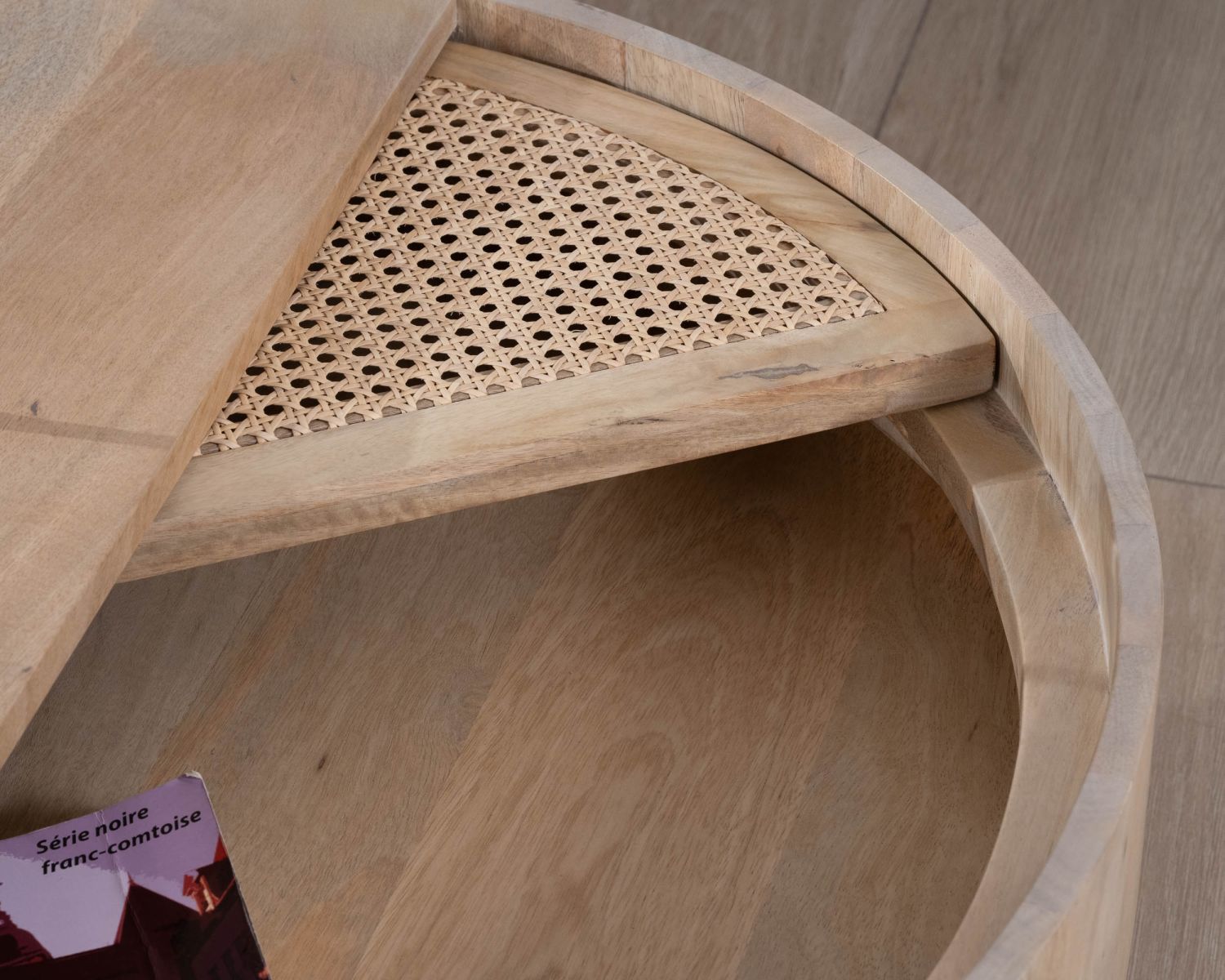 Tavolino rotondo "Loopie" con piano girevole in midollino, diametro 80 cm