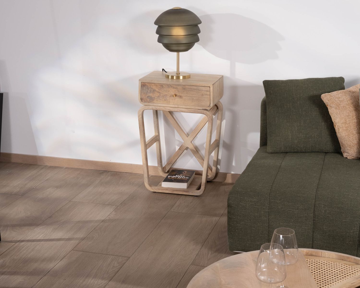 Comodino "Loopie" in stile retrò in legno di mango