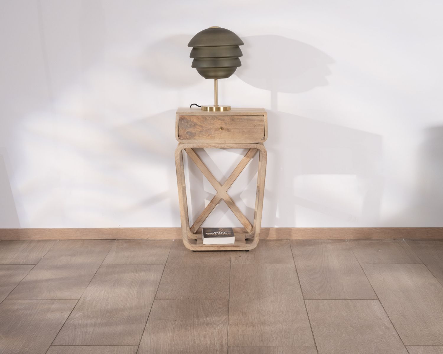 Comodino "Loopie" in stile retrò in legno di mango