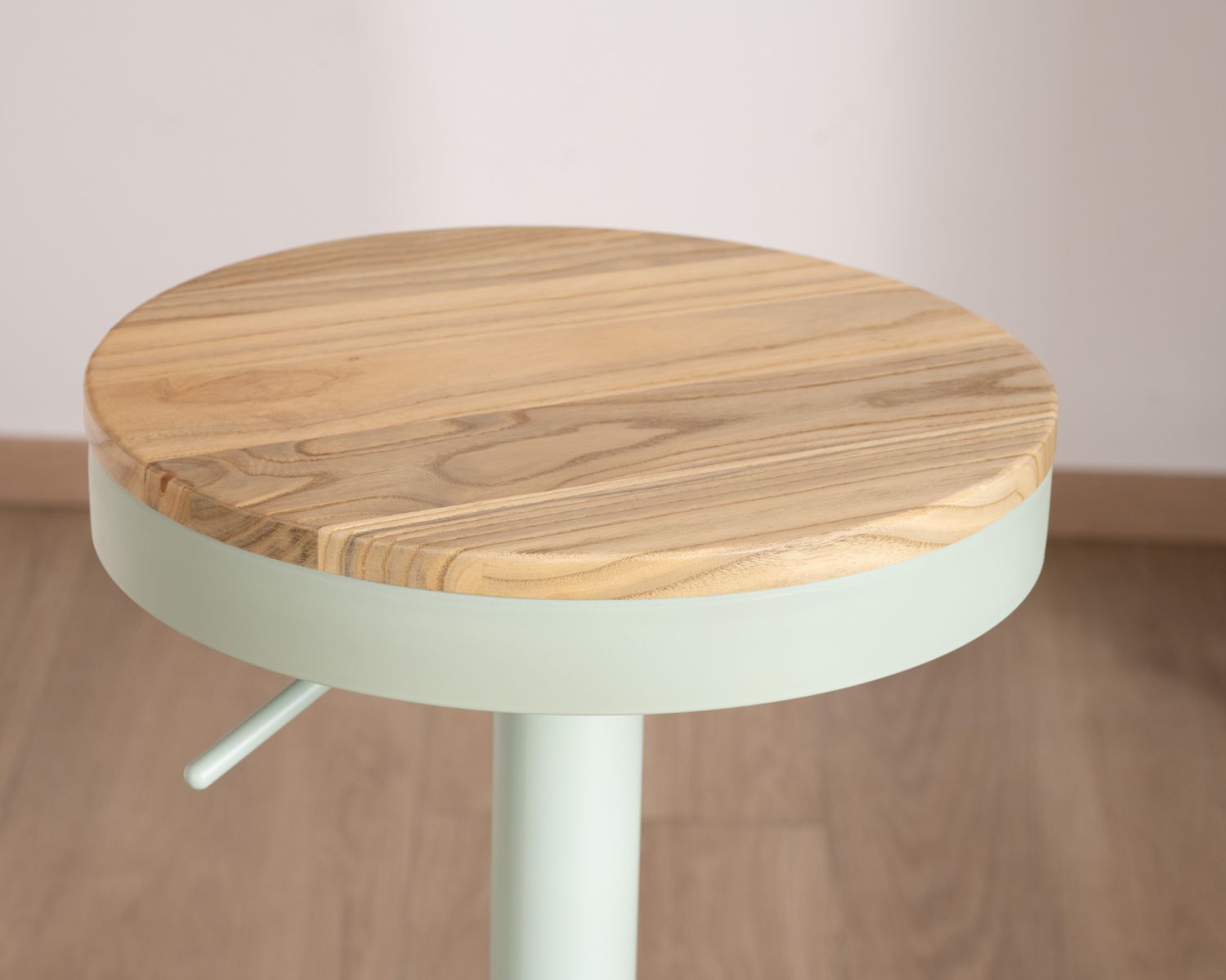 Set di 2 sgabelli regolabili "Juo" con seduta in legno in metallo verde acido