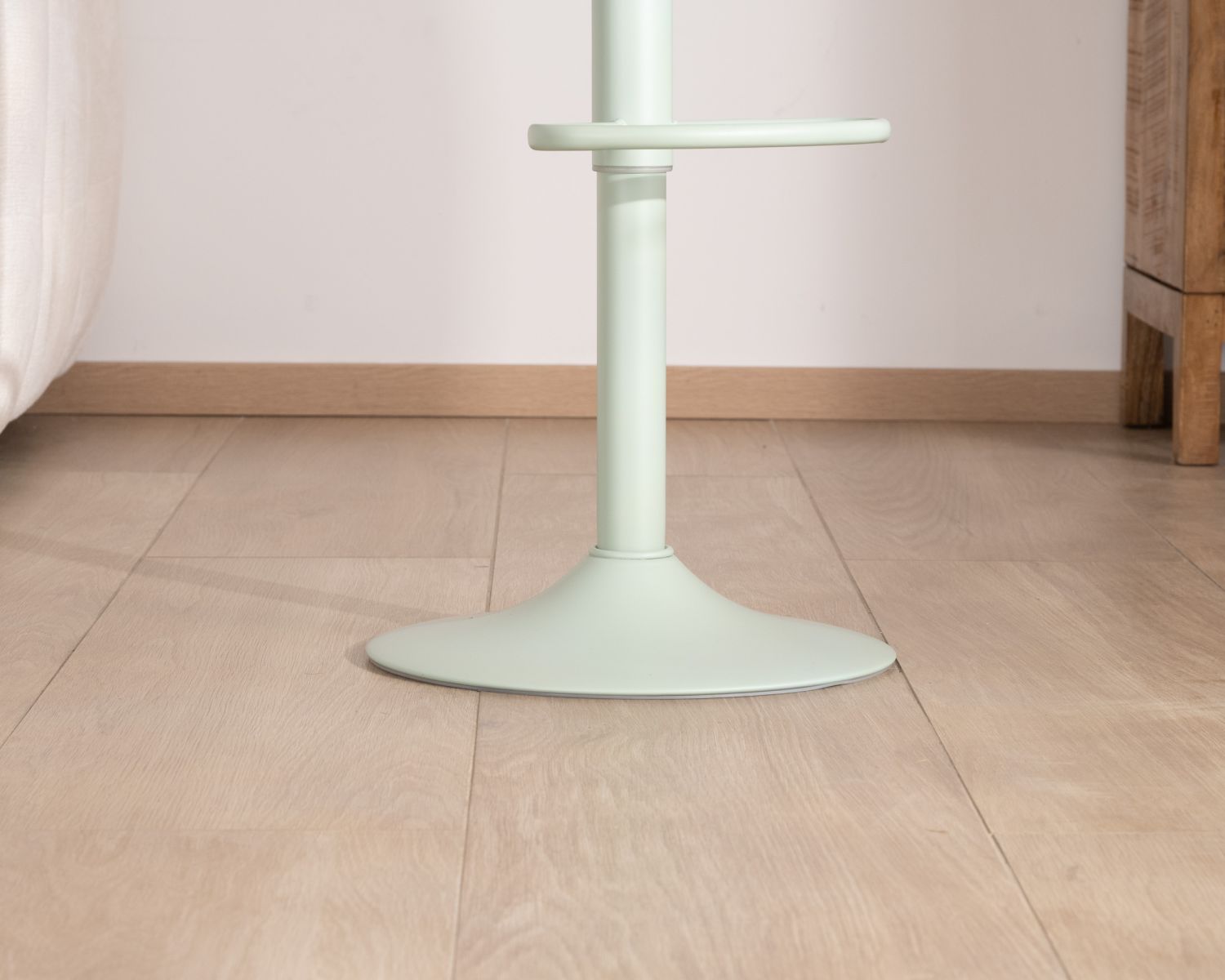 Set di 2 sgabelli regolabili "Juo" con seduta in legno in metallo verde acido