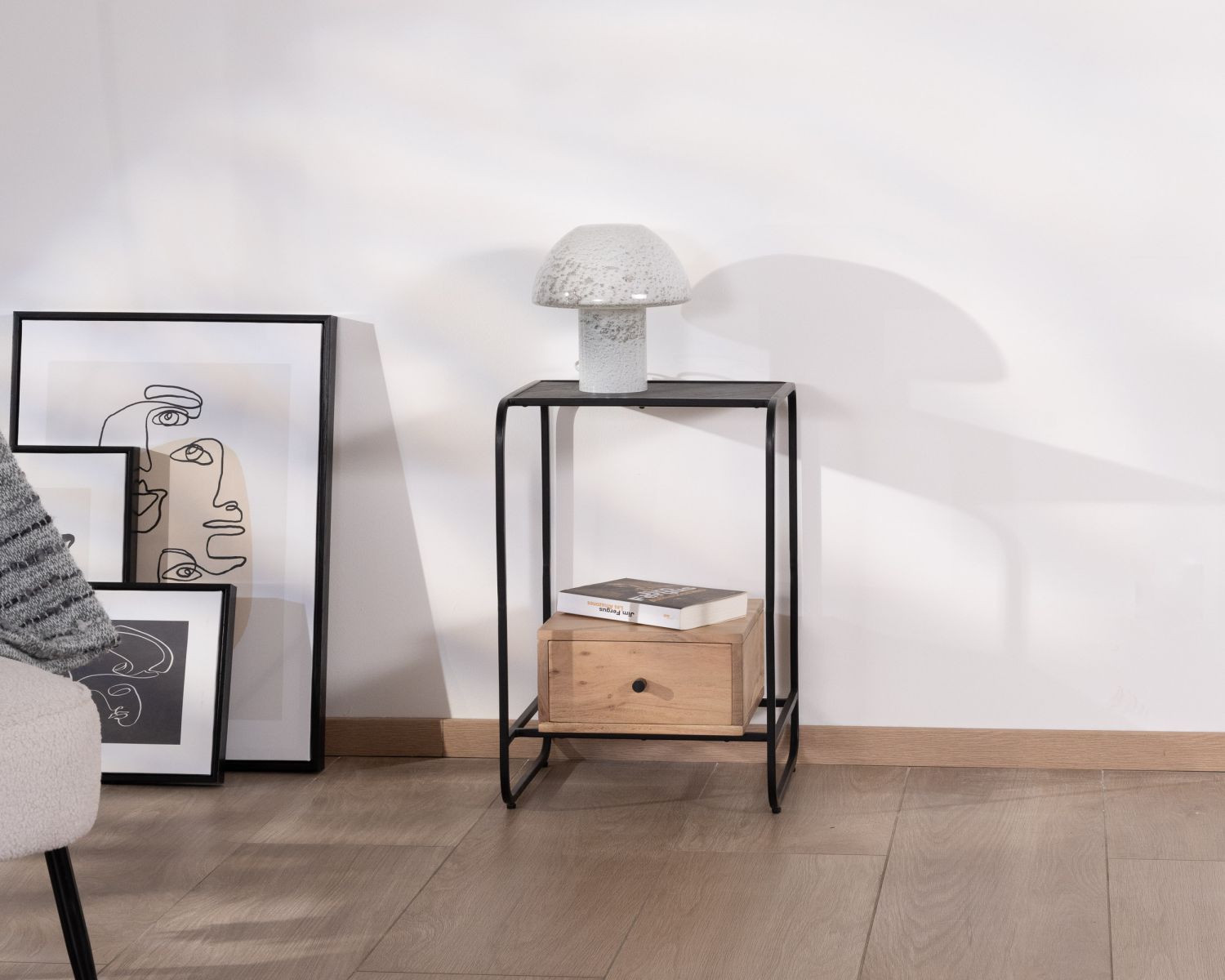 Comodino design "Pikto" in metallo e legno con piano impiallacciato in pietra