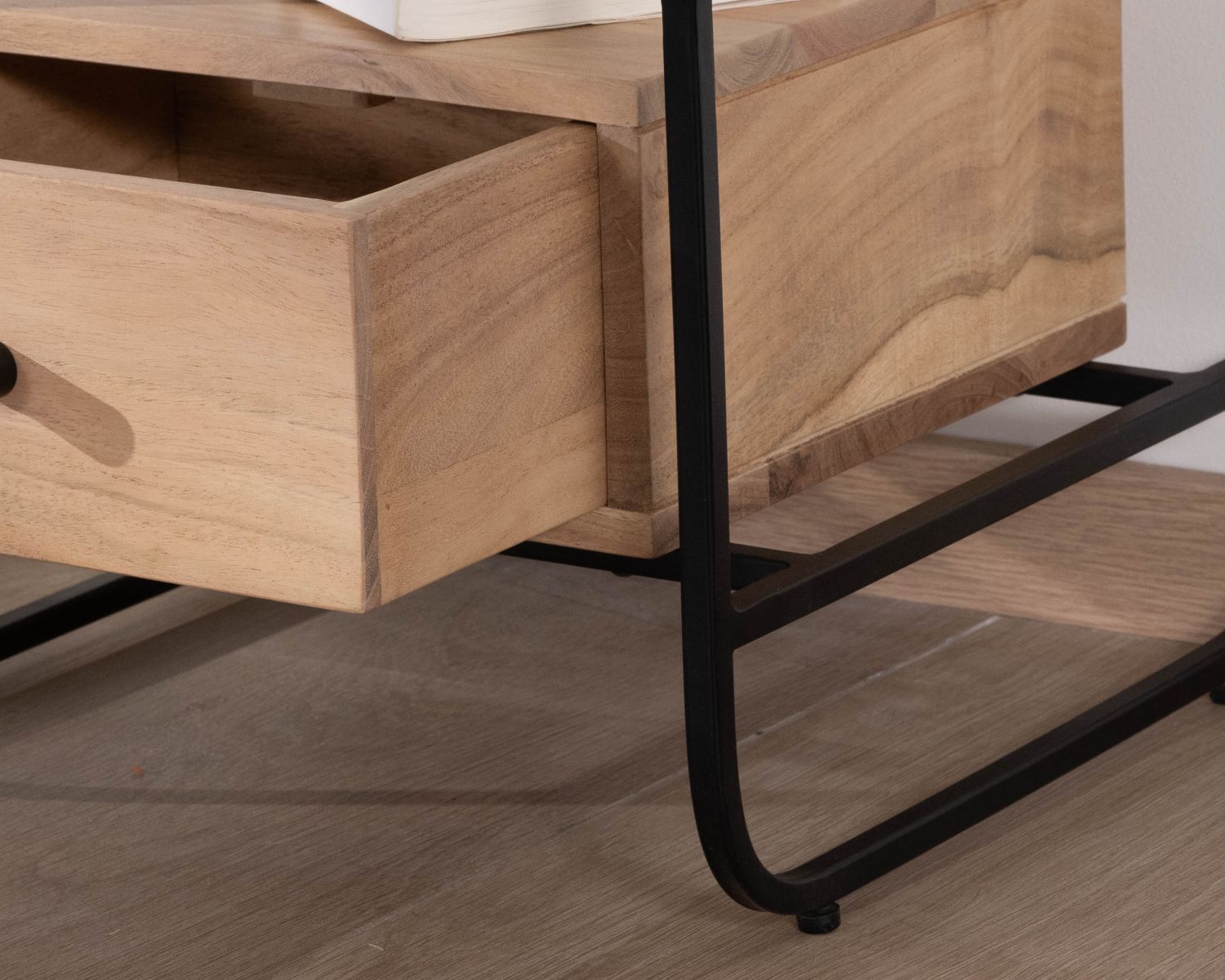 Comodino design "Pikto" in metallo e legno con piano impiallacciato in pietra