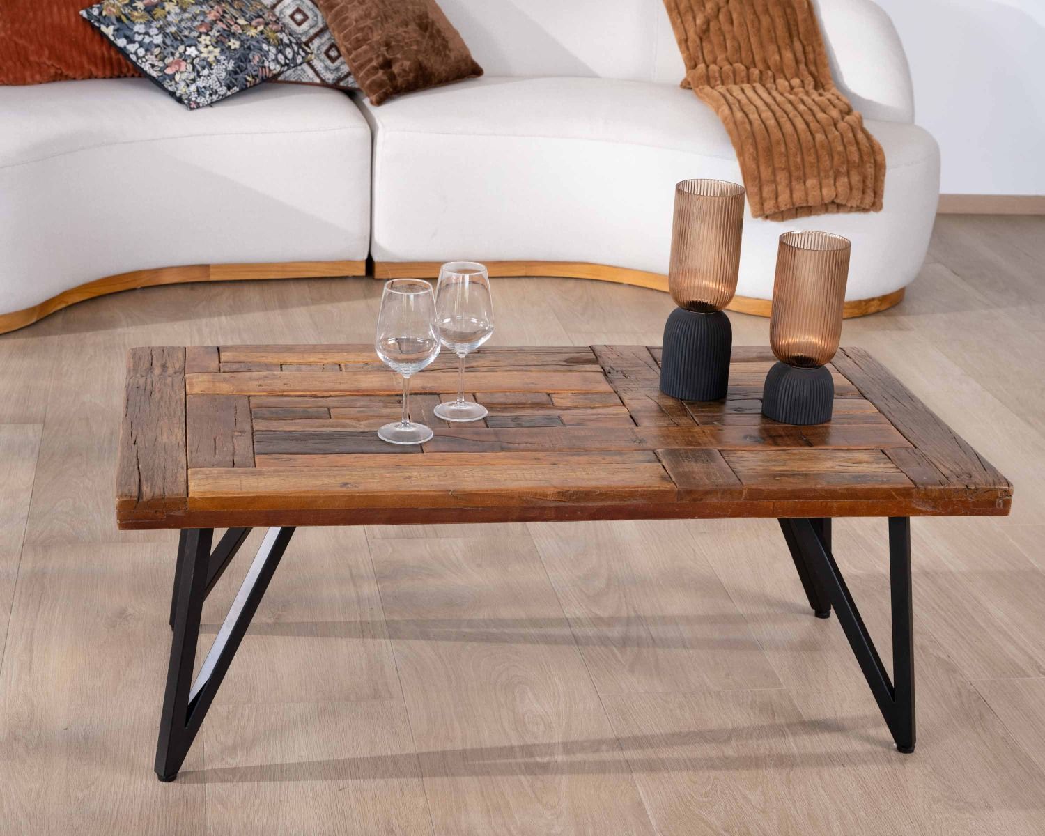 Tavolino in legno massiccio di recupero "Cidade" da 120 cm con gambe in metallo nero