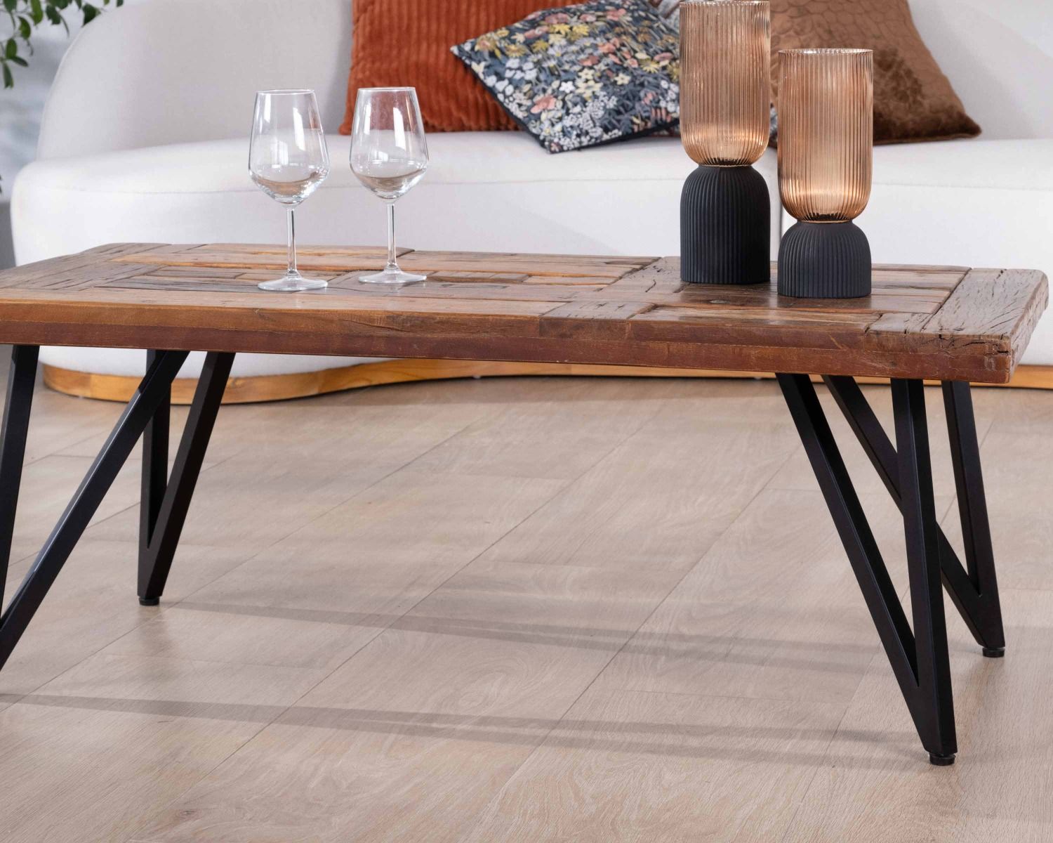 Tavolino in legno massiccio di recupero "Cidade" da 120 cm con gambe in metallo nero