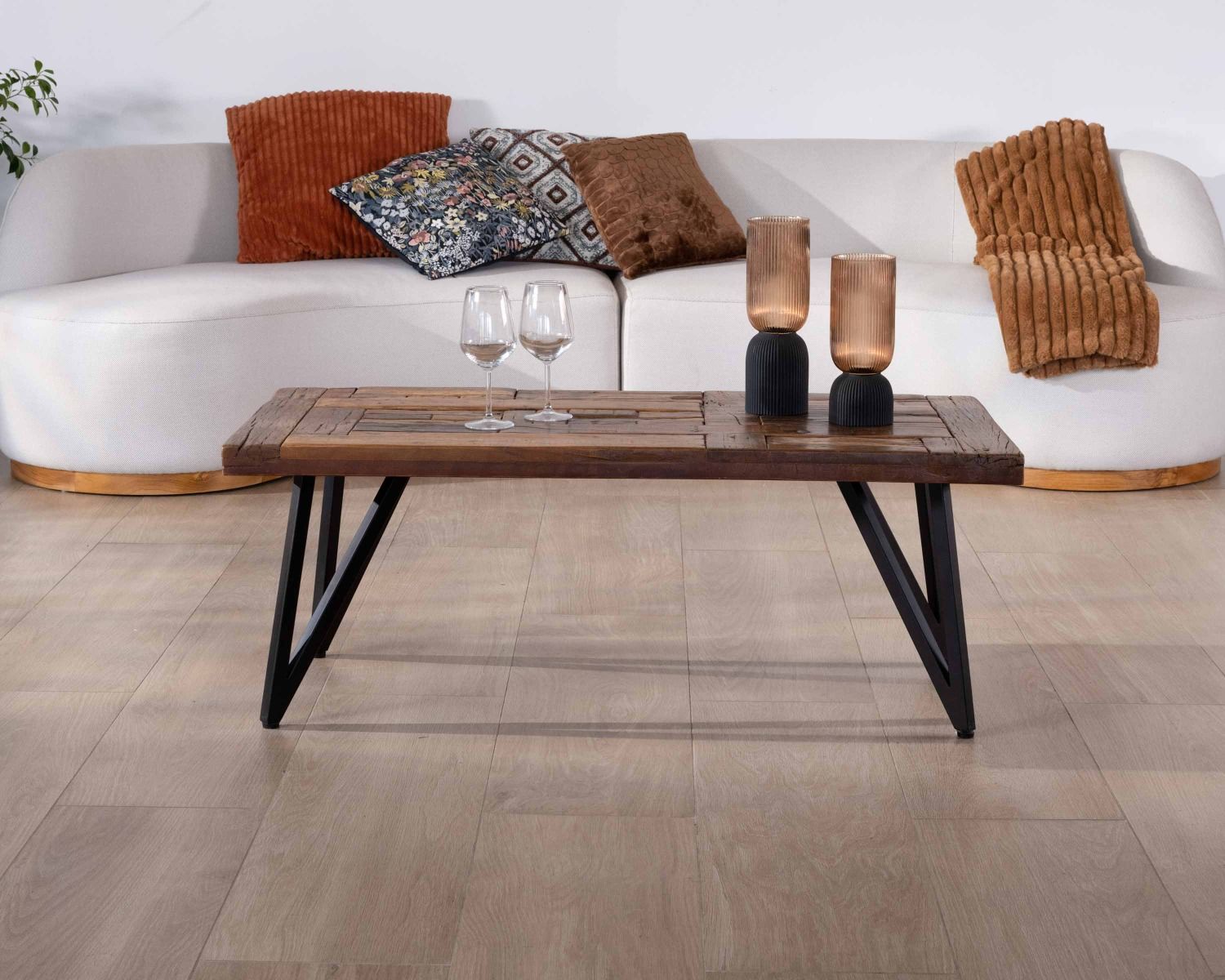 Tavolino in legno massiccio di recupero "Cidade" da 120 cm con gambe in metallo nero