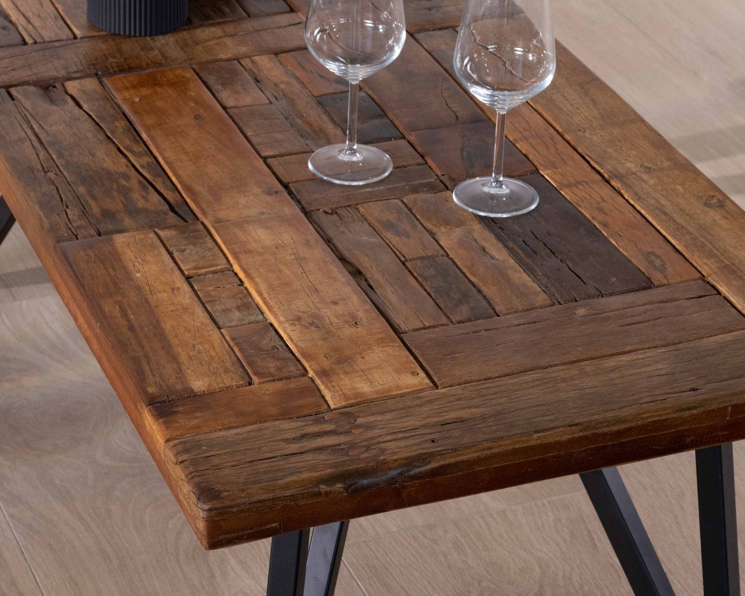 Tavolino in legno massiccio di recupero "Cidade" da 120 cm con gambe in metallo nero
