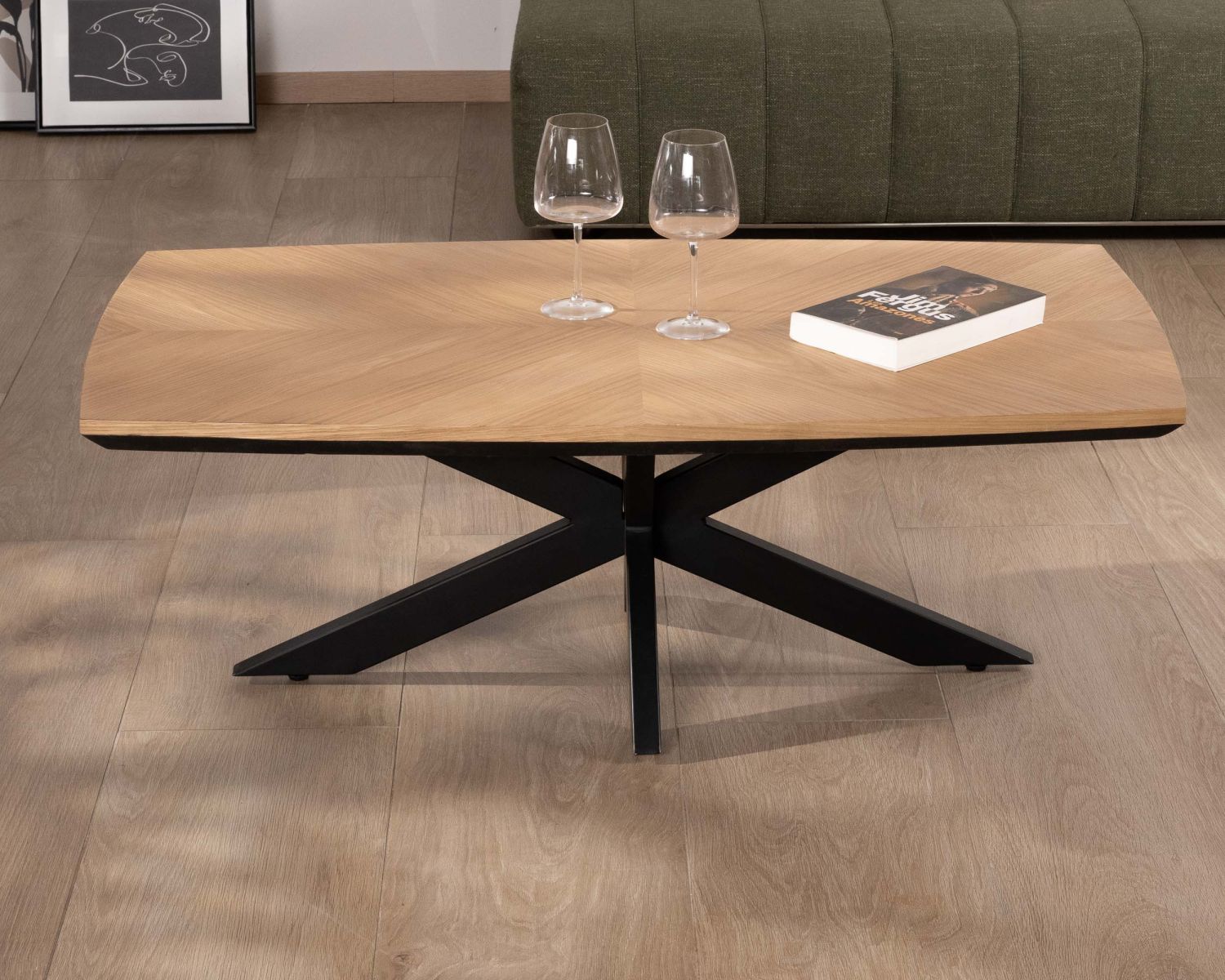 Tavolino "Toledo" con piano impiallacciato in rovere chiaro e base a stella in metallo nero