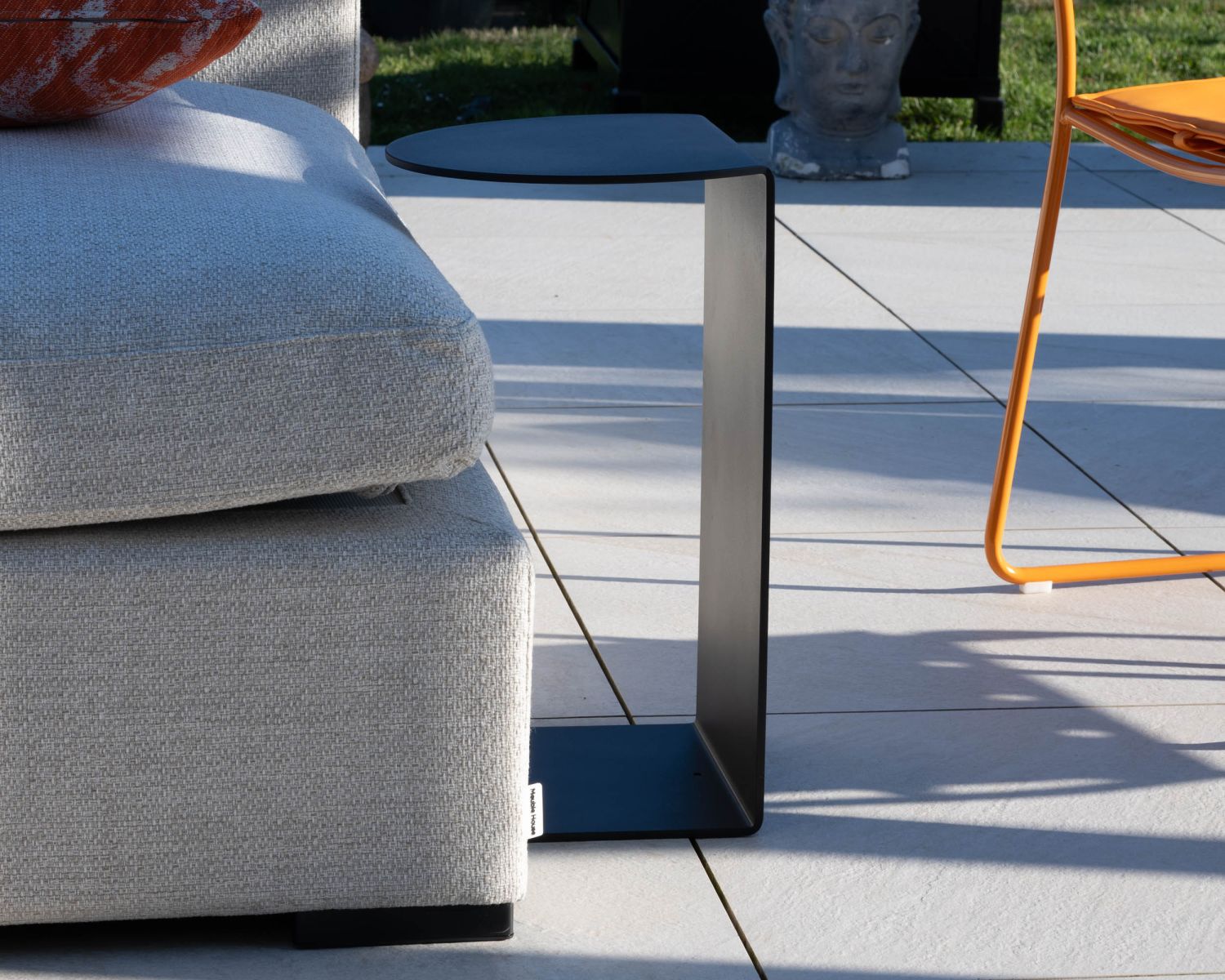 Tavolino elegante in alluminio nero "Armando