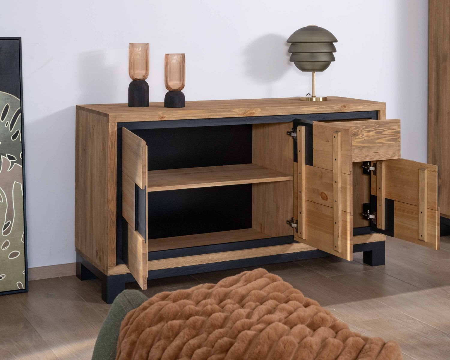 Credenza "Cubo" in pino spazzolato con motivo quadrato nero 153 cm