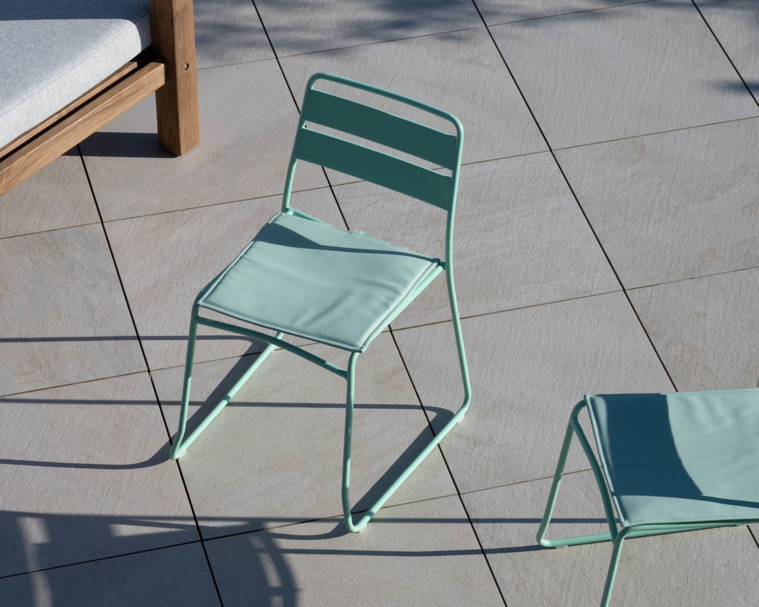 Set bistrot "Juicy" in metallo turchese dallo spirito pop