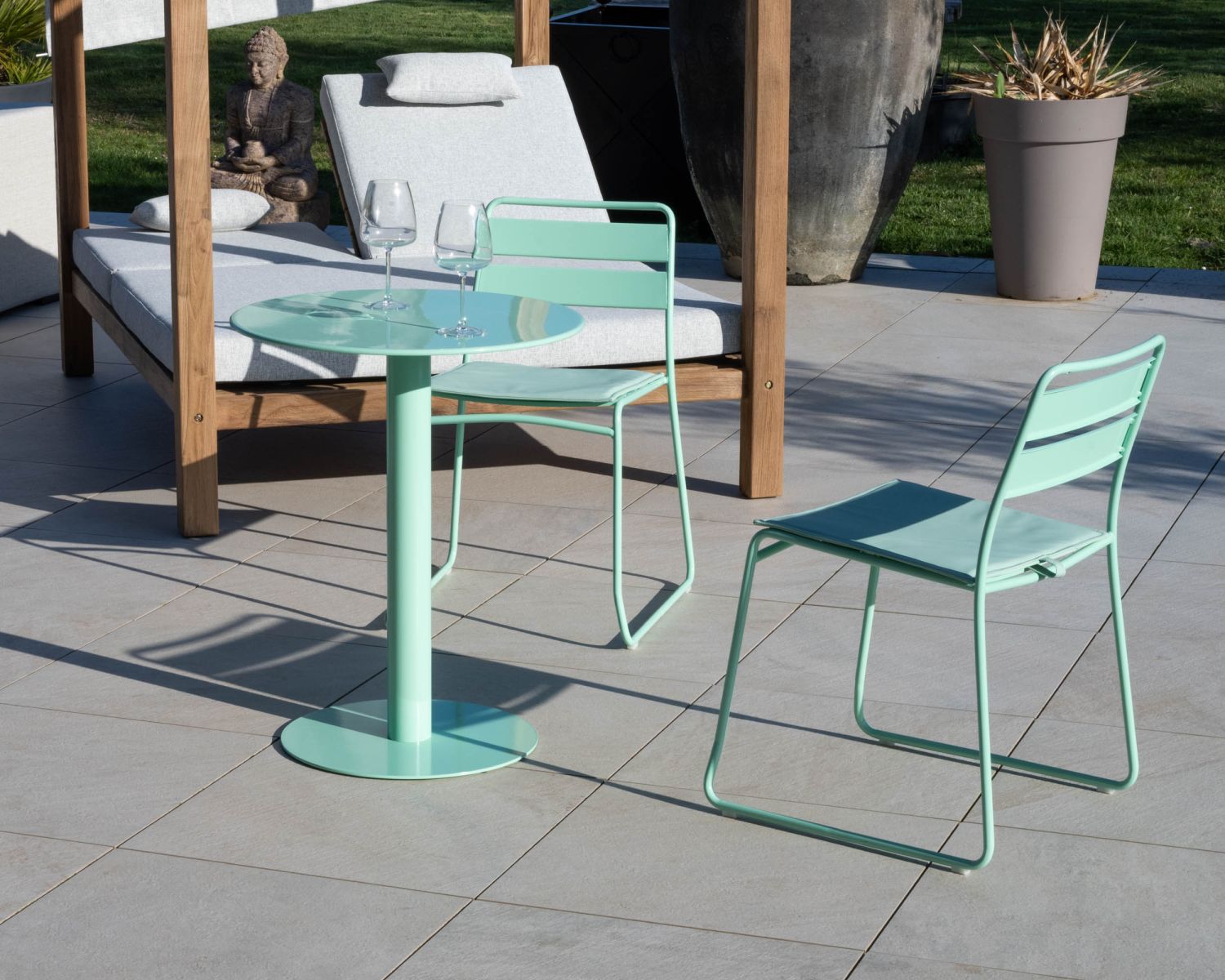 Set bistrot "Juicy" in metallo turchese dallo spirito pop