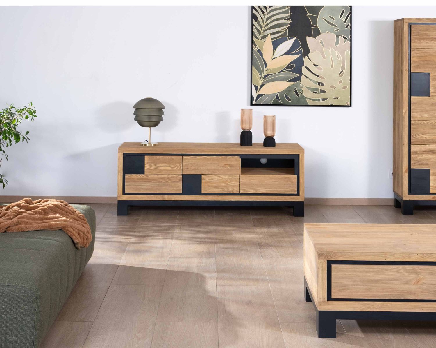 Mobile TV "Cubo" da 175 cm con frontale in pino spazzolato e motivo quadrato nero contemporaneo