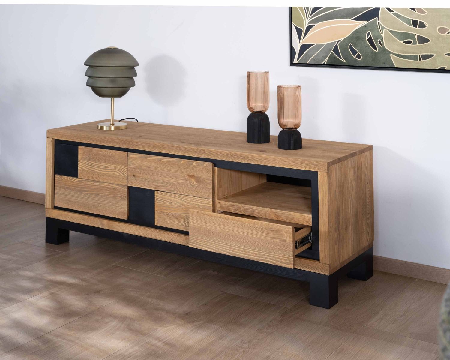 Mobile TV contemporaneo da 153 cm "Cubo" in pino spazzolato con frontale nero con motivo a cubo