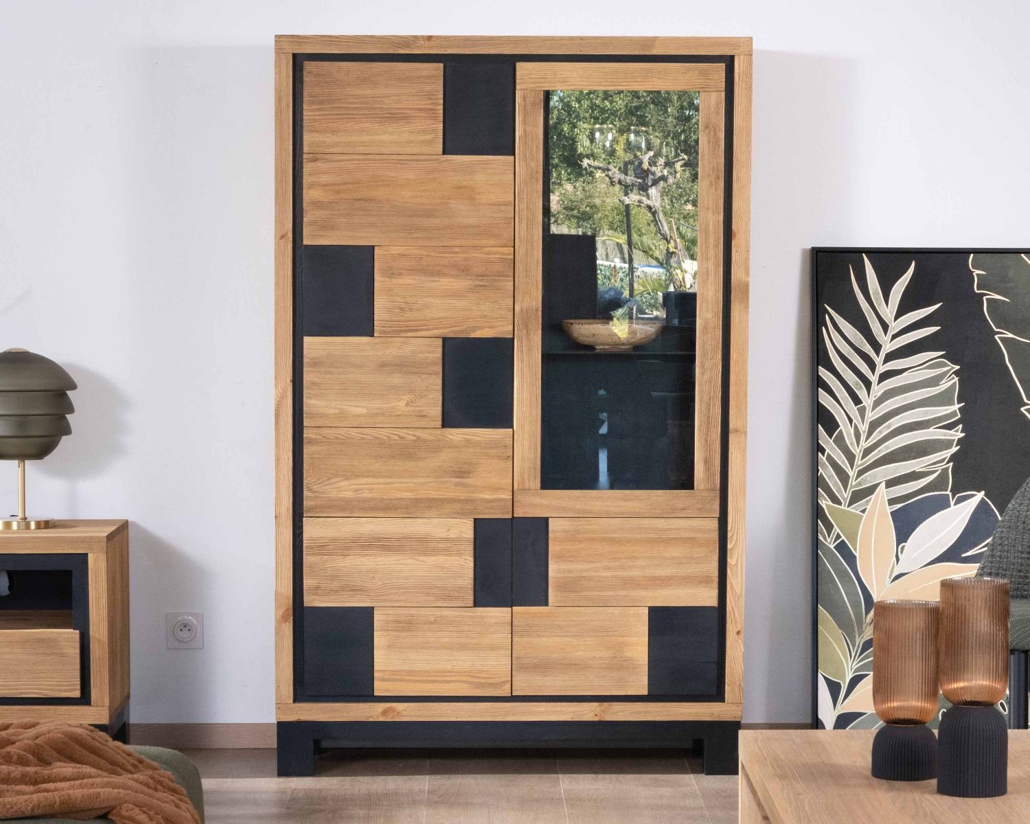 Credenza contemporanea smaltata in pino massiccio spazzolato con motivo quadrato "Cubo" nero